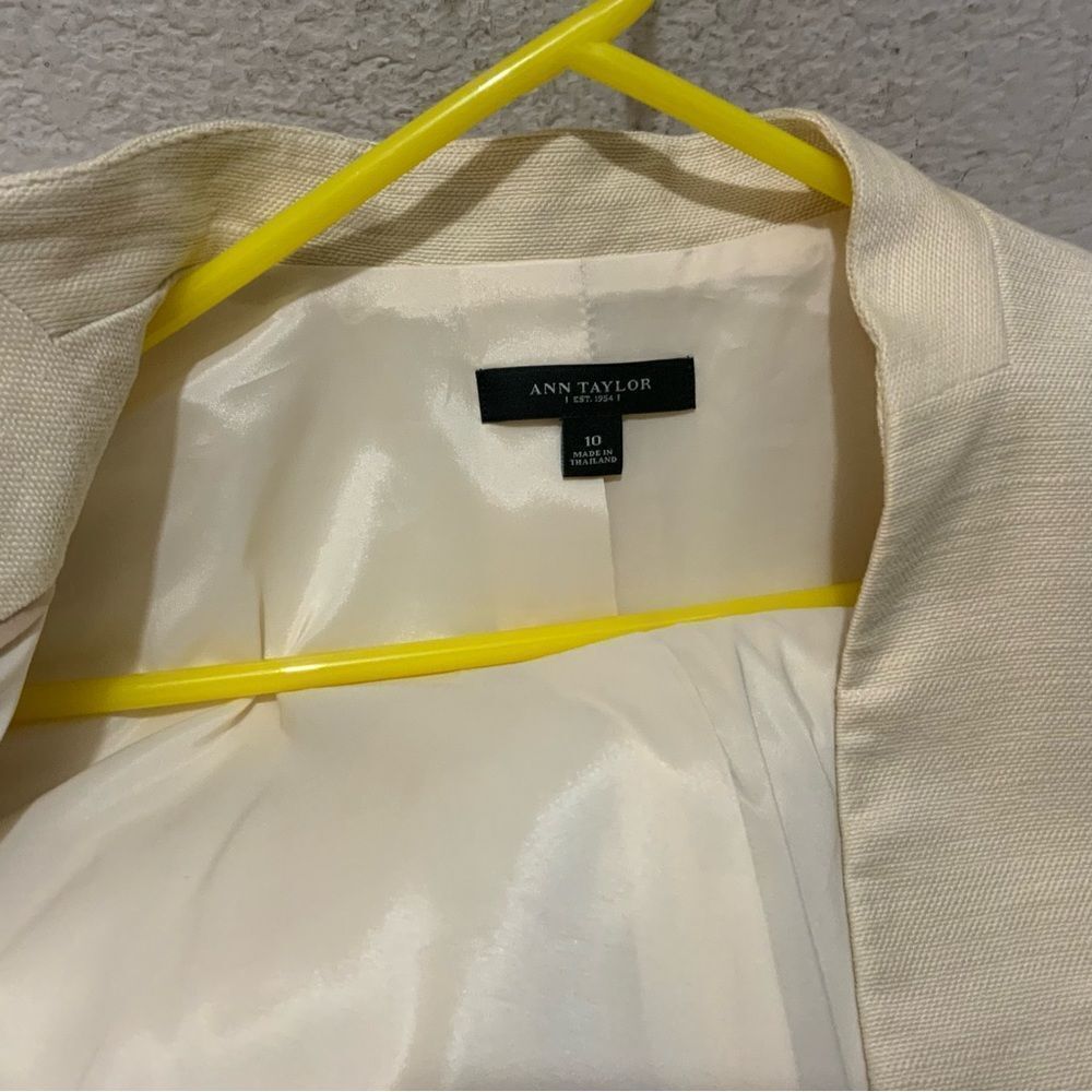 ANN TAYLOR BEIGE COTTON PETITE WOMENS BLAZER SIZE 10 STRETCH WITH POCKETS - Picture 6 of 7